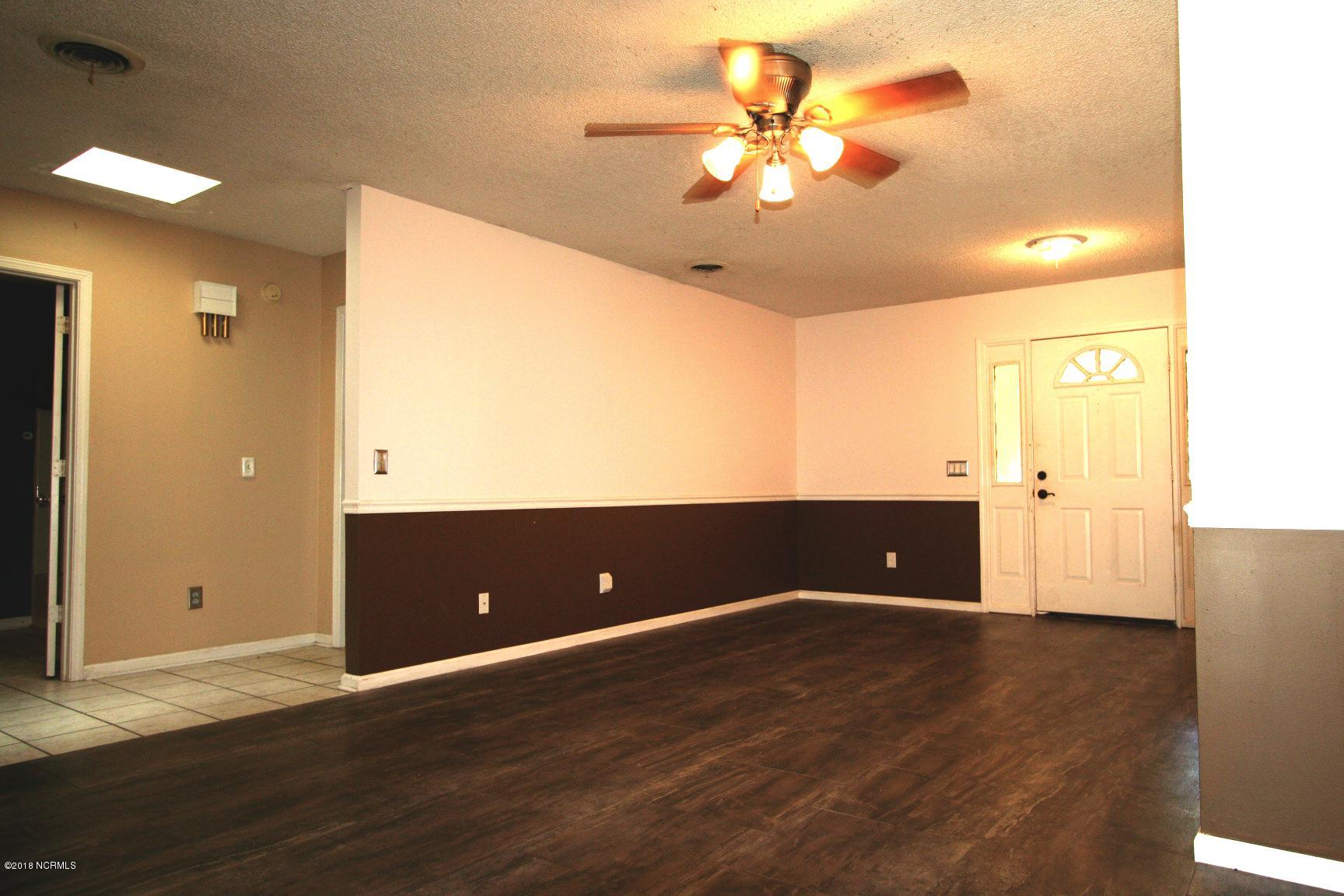 1402 Robin Hood Road Wilmington, NC 28401 - Photo 4 of 14 IMG_0009
