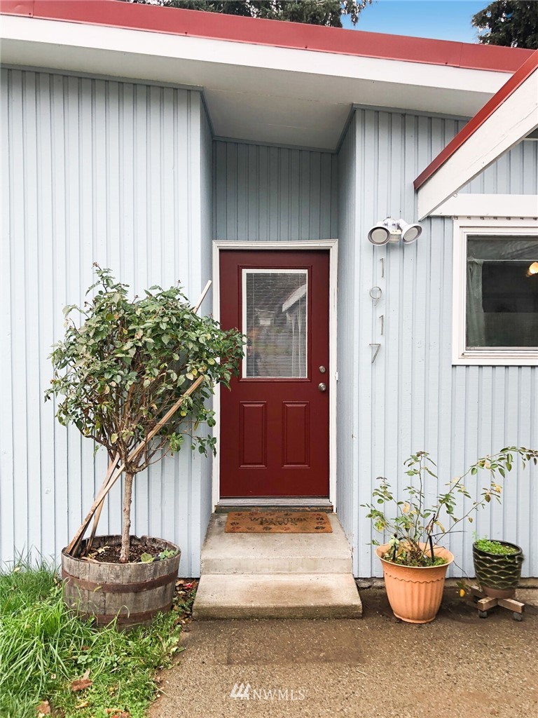 1917 Edmonds Avenue Northeast Renton, WA 98056 - Photo 2 of 21 Gallery Image 2