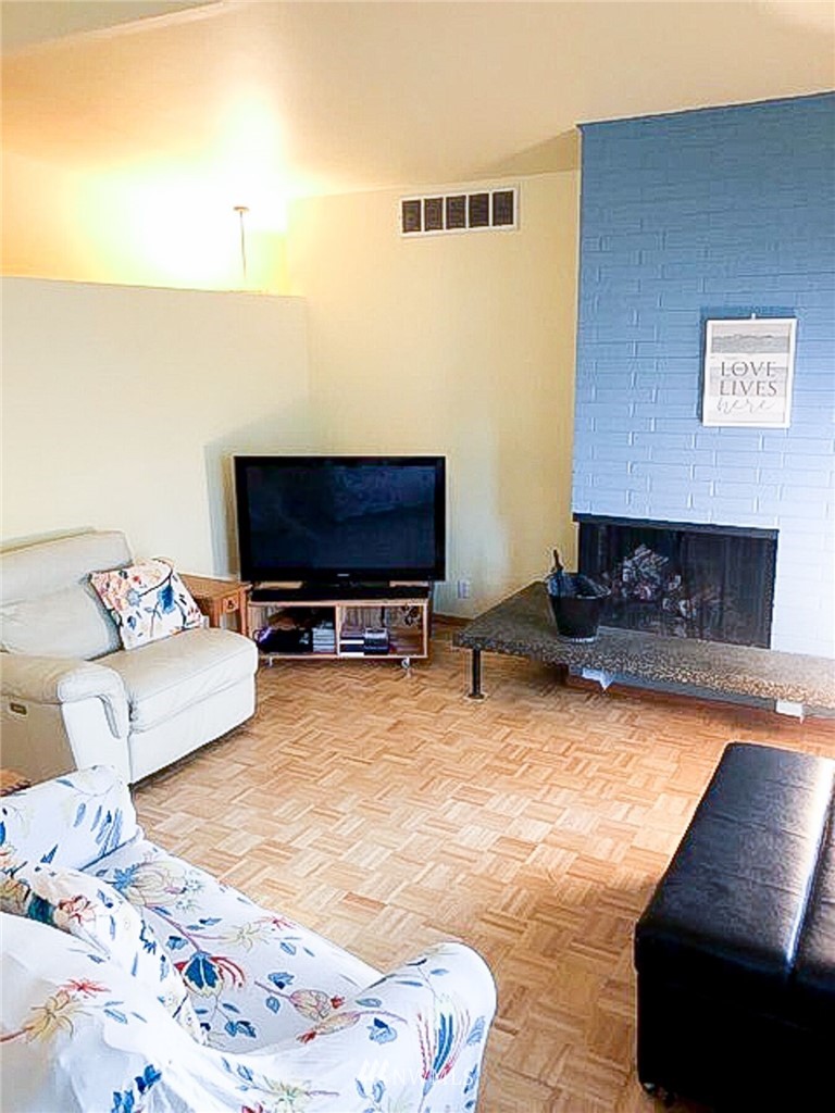 1917 Edmonds Avenue Northeast Renton, WA 98056 - Photo 14 of 21 Gallery Image 14