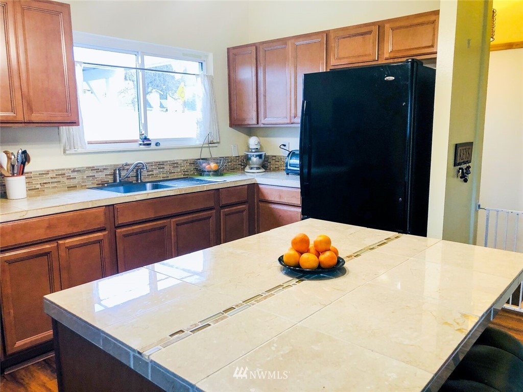 1917 Edmonds Avenue Northeast Renton, WA 98056 - Photo 5 of 21 Gallery Image 5