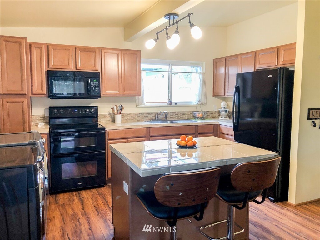 1917 Edmonds Avenue Northeast Renton, WA 98056 - Photo 6 of 21 Gallery Image 6