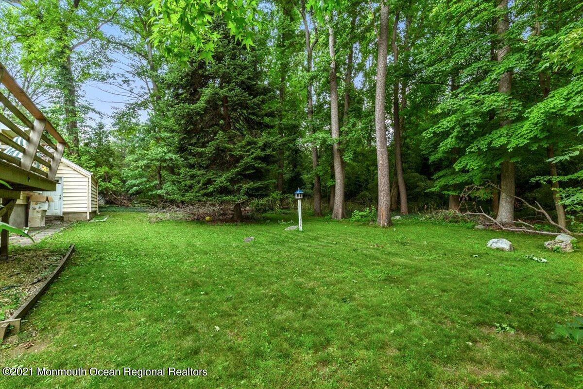 14 Hilltop Terrace Wayne, NJ 07470 - Photo 15 of 34 a view of a backyard with a garden
