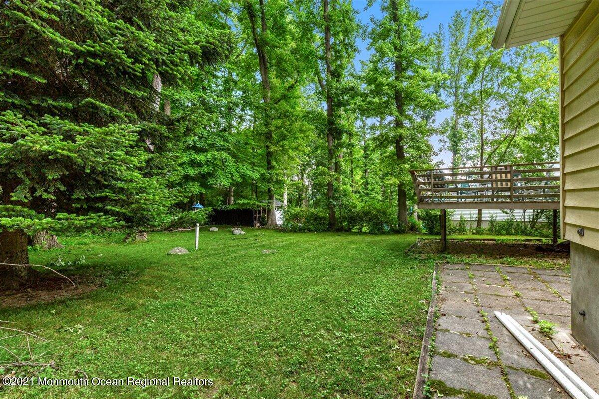 14 Hilltop Terrace Wayne, NJ 07470 - Photo 18 of 34 a view of a backyard with a garden