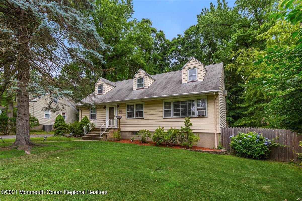 14 Hilltop Terrace Wayne, NJ 07470 - Photo 4 of 34 a front view of house with yard and green space