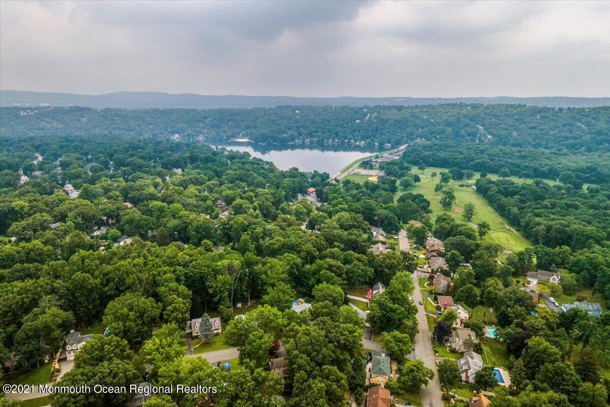 14 Hilltop Terrace Wayne, NJ 07470 - Photo 9 of 34 a view of a large body of water with a city view