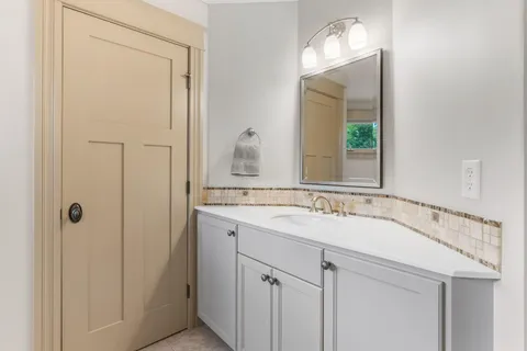 $1,995,000 | 710 Shadyview Lane North, Plymouth, MN 55447