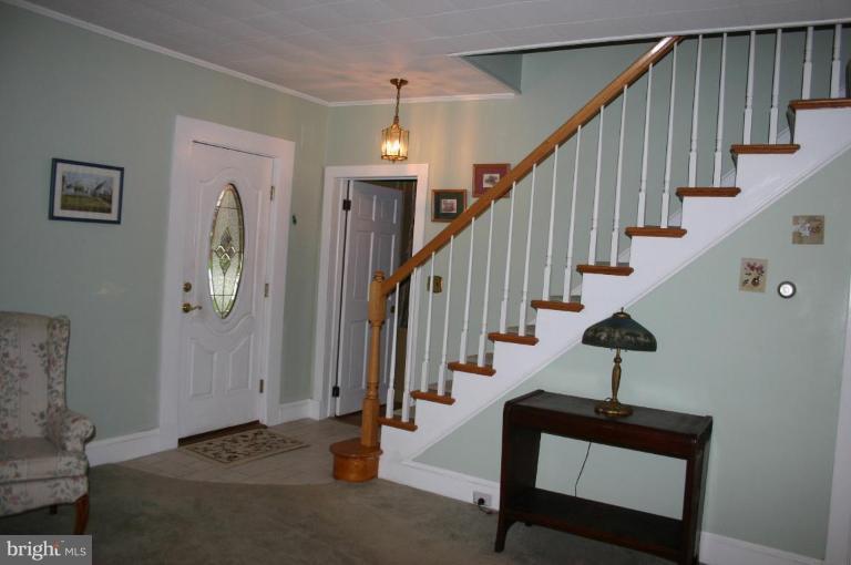 913 Arran Road Baltimore, MD 21239 - Photo 21 of 29 Living Room