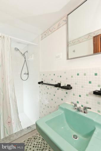 913 Arran Road Baltimore, MD 21239 - Photo 24 of 29 Bath