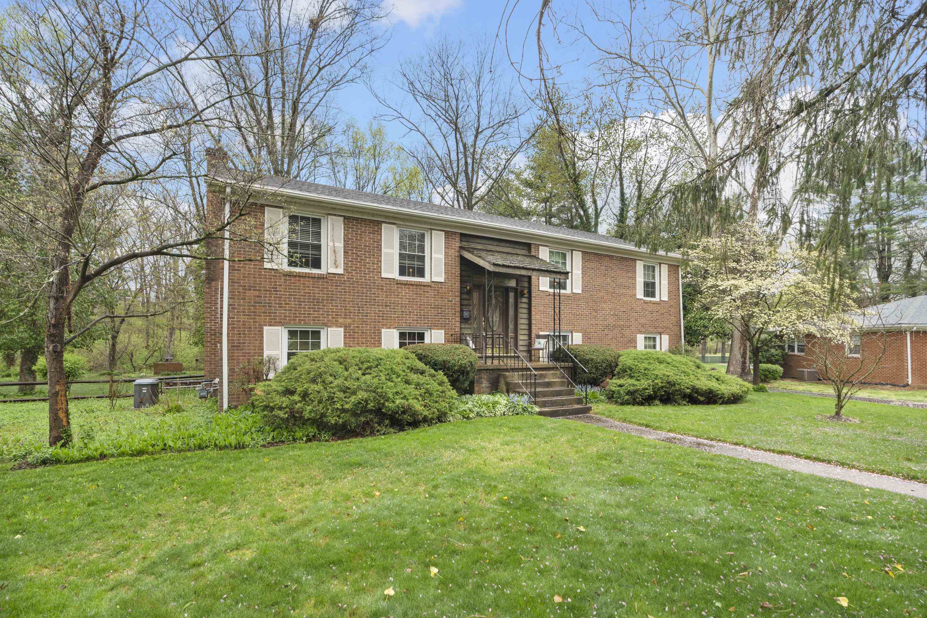 617 Shore Road Waynesboro, VA 22980 - Photo 3 of 53 Gallery Image 3