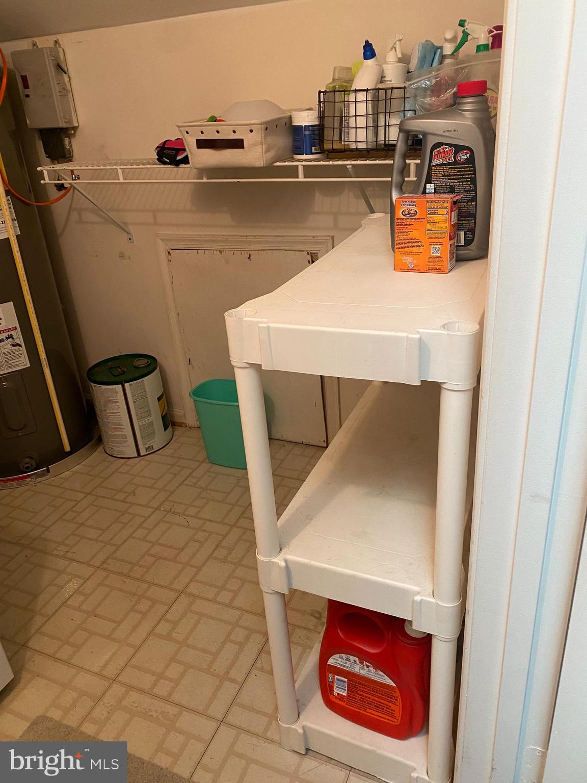 11709 Karbon Hill Court, Unit I Reston, VA 20191 - Photo 24 of 38 a room with table and chairs