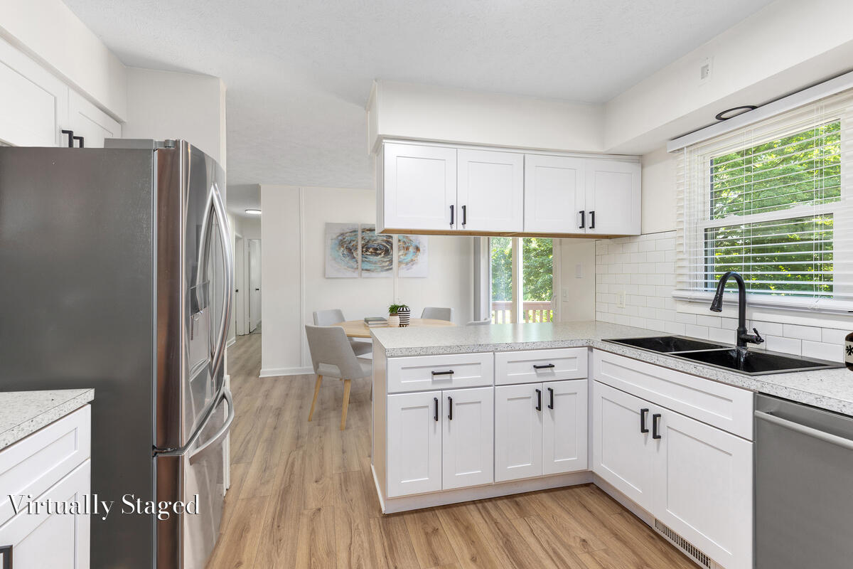 86 7 Mile Road Northeast Comstock Park, MI 49321 - Photo 10 of 21 Kitchen_301