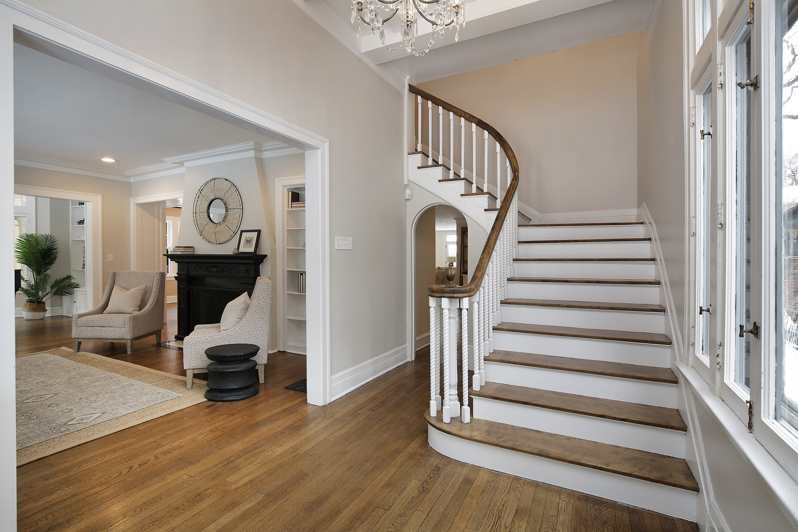 2734 Sheridan Road Evanston, IL 60201 - Photo 2 of 24