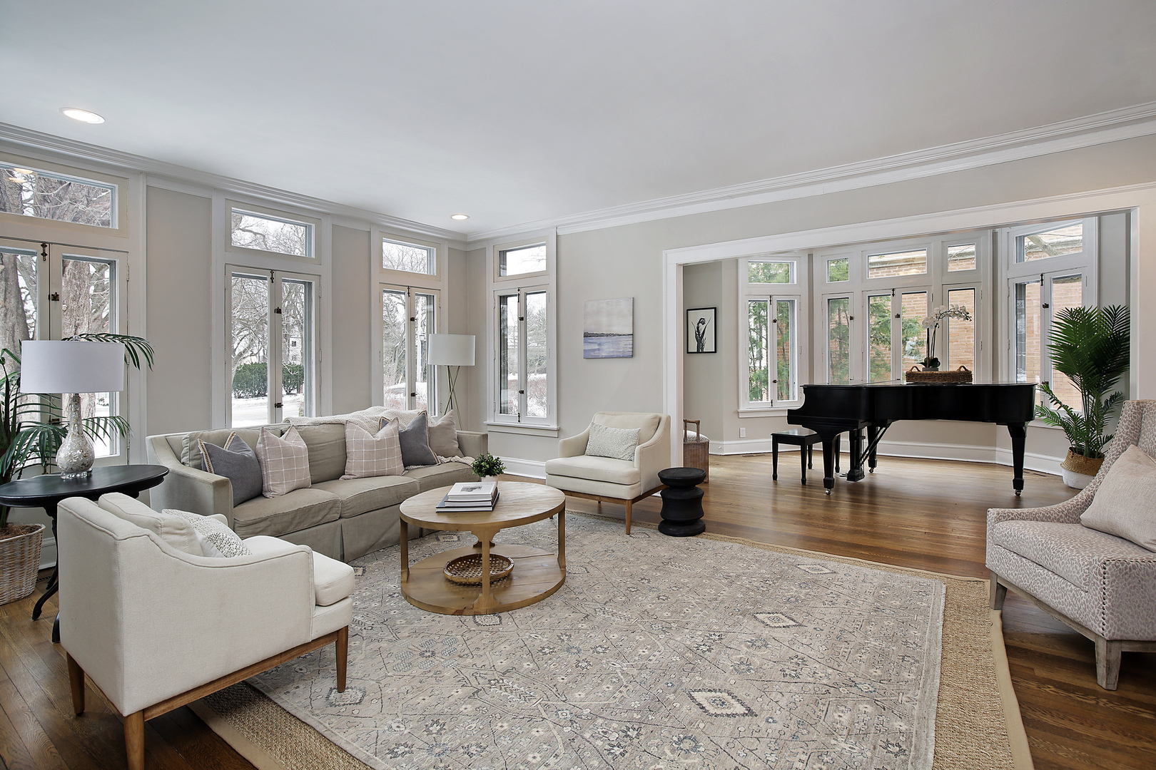 2734 Sheridan Road Evanston, IL 60201 - Photo 3 of 24