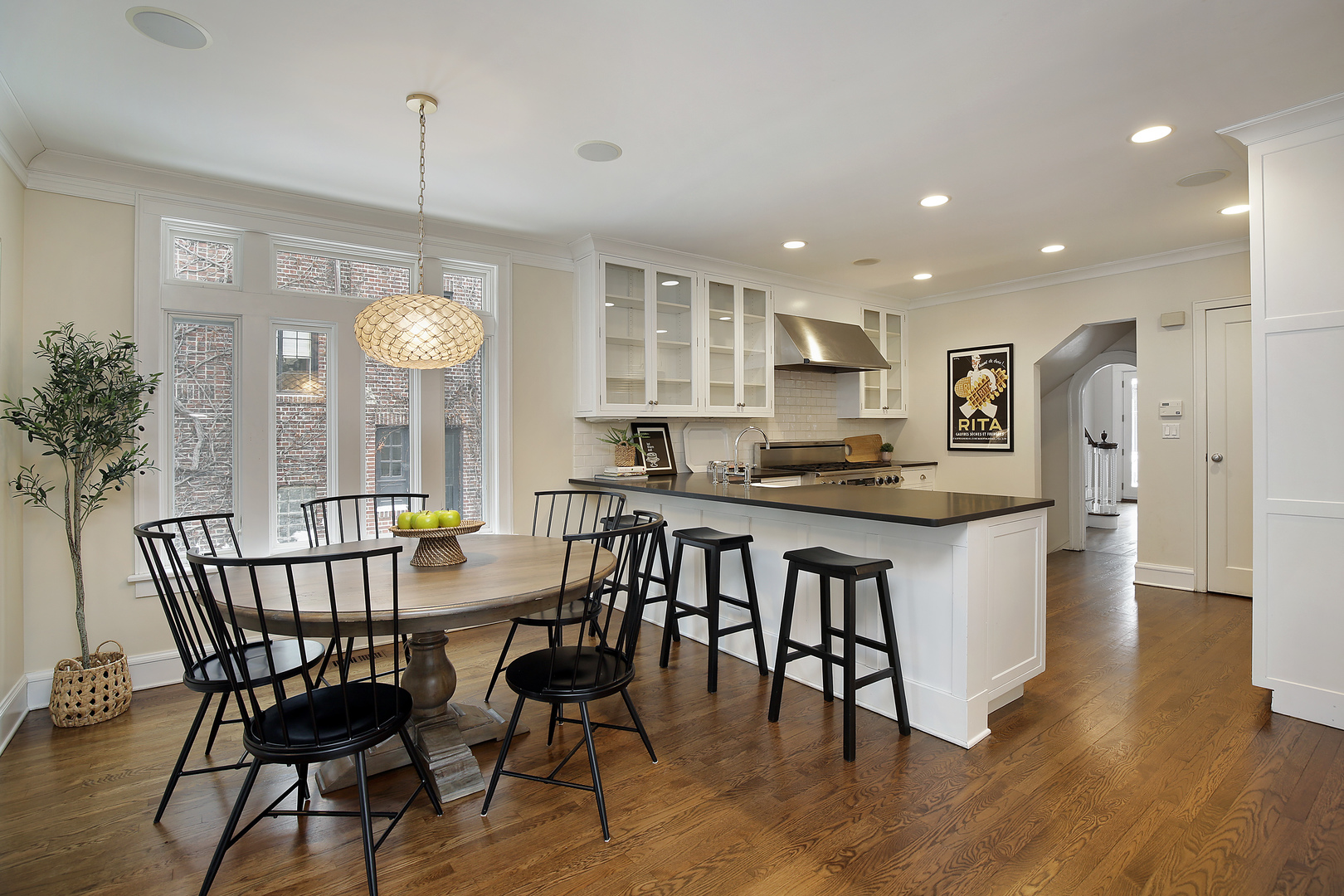 2734 Sheridan Road Evanston, IL 60201 - Photo 7 of 24