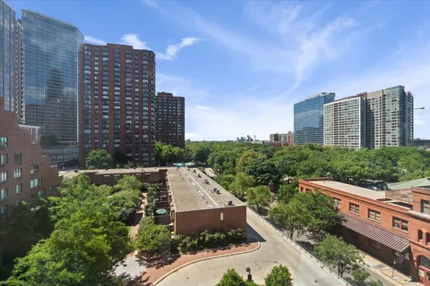$199,000 | 801 South Plymouth Court, Unit 716, Chicago, IL 60605
