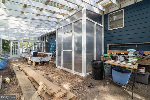 a dining room filled with furniture
