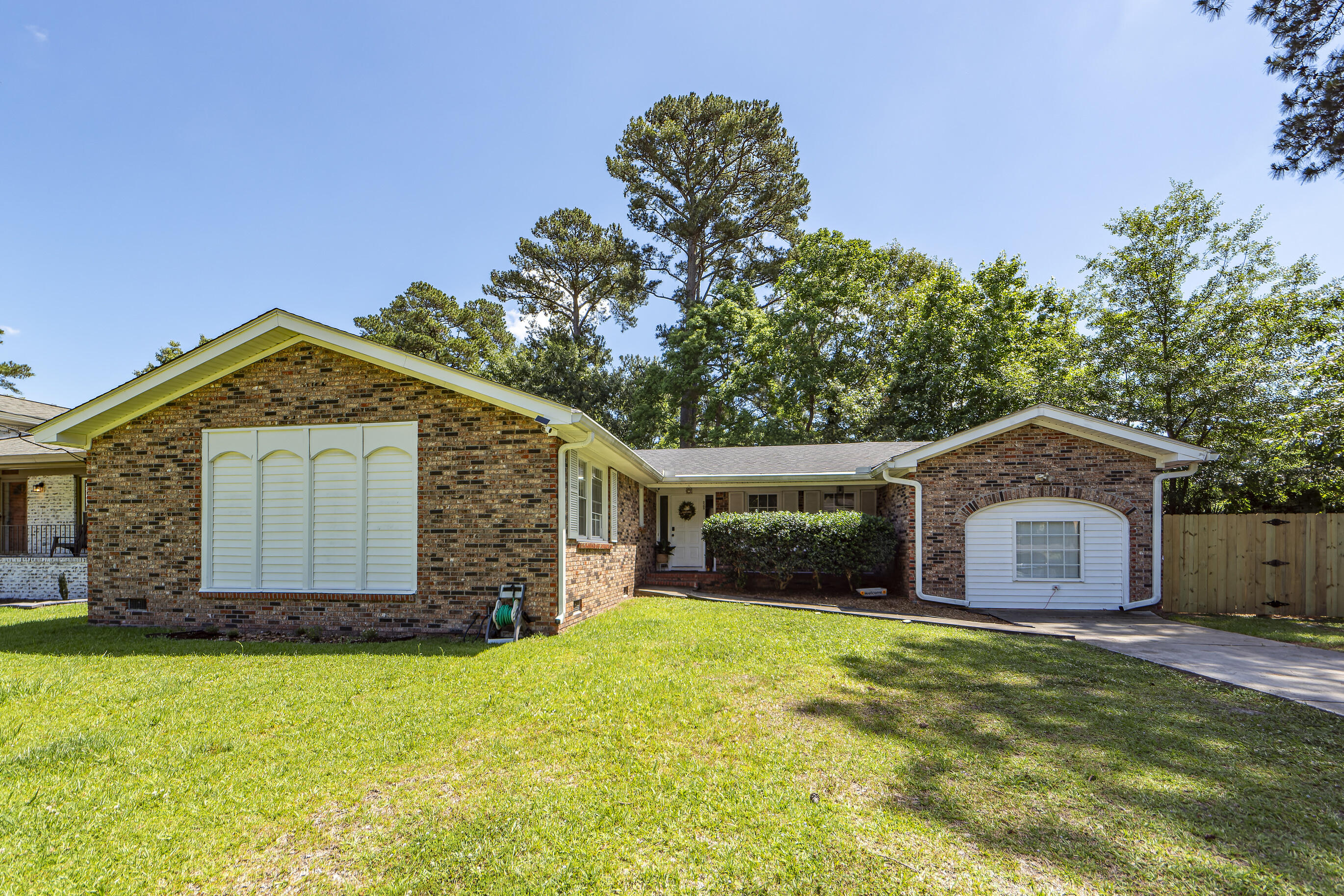8309 Delhi Road North Charleston, SC 29406 - Photo 1 of 39 01