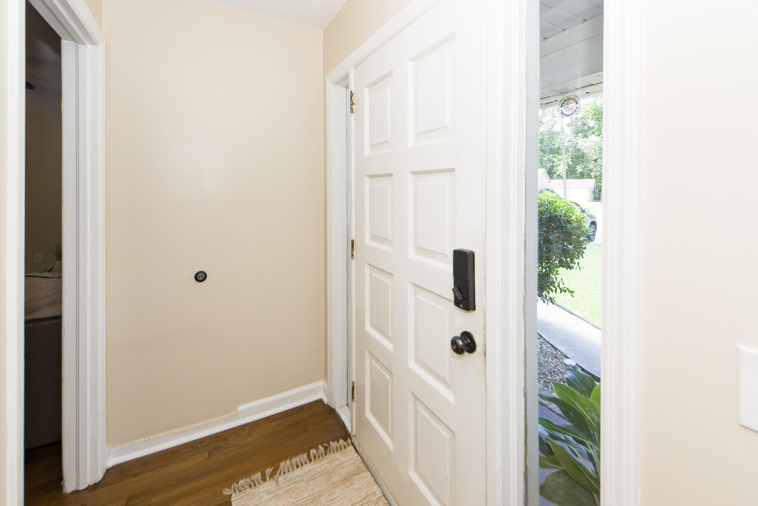 8309 Delhi Road North Charleston, SC 29406 - Photo 4 of 39 04