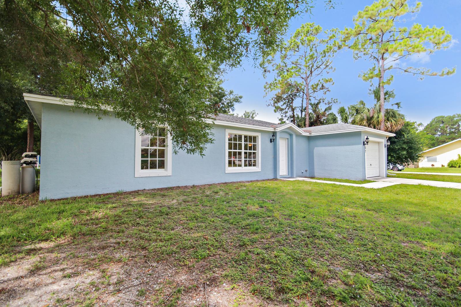 8407 Pensacola Road Fort Pierce, FL 34951 - Photo 2 of 25 1_front_facade