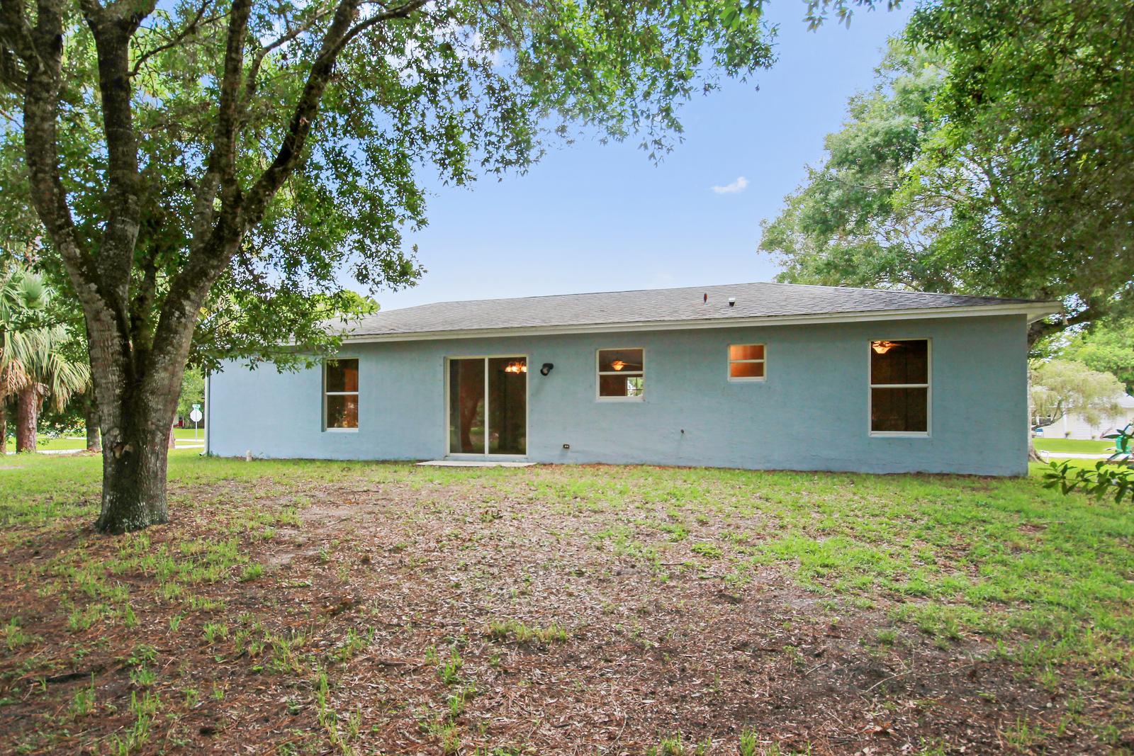 8407 Pensacola Road Fort Pierce, FL 34951 - Photo 24 of 25 21_back_facade