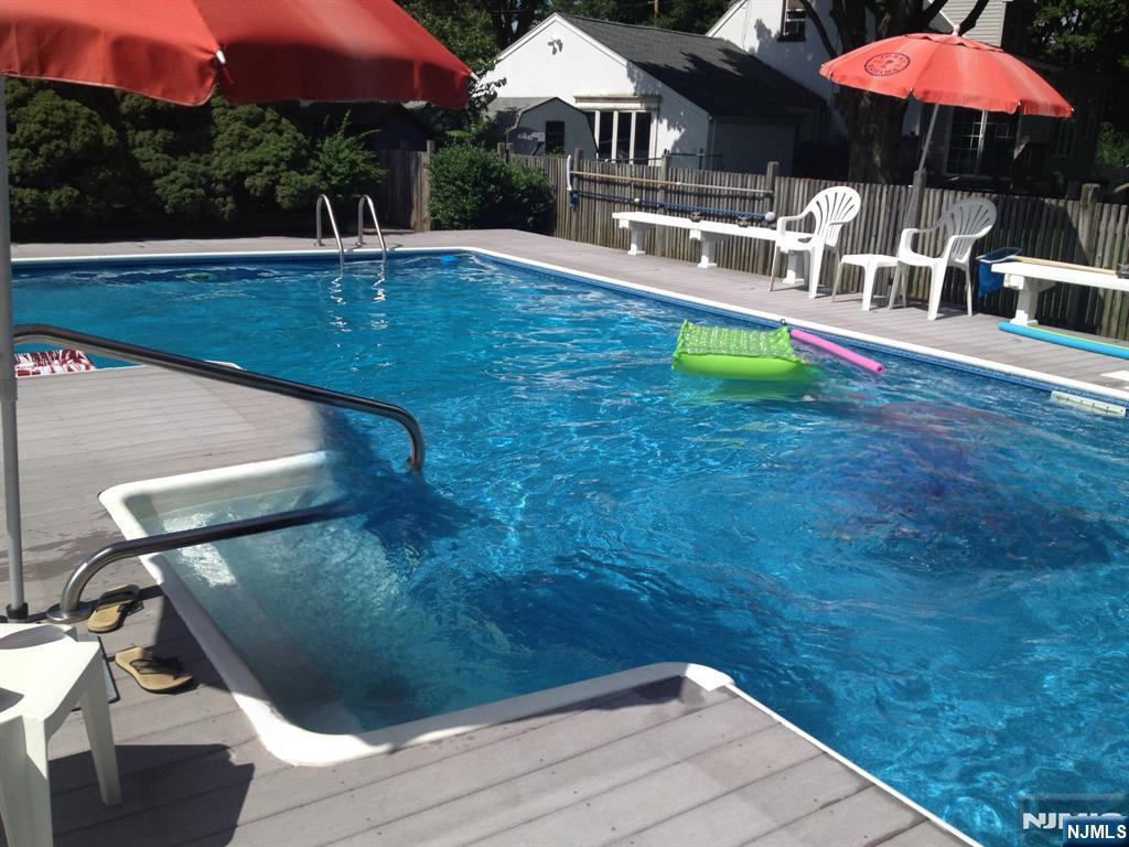 7 Dale Avenue Pompton Plains, NJ 07444 - Photo 2 of 30