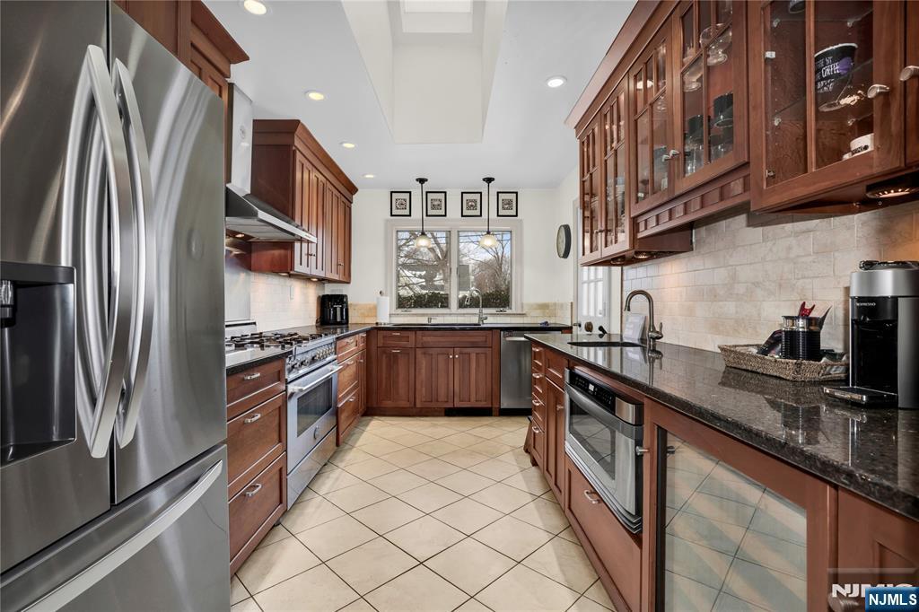 7 Dale Avenue Pompton Plains, NJ 07444 - Photo 4 of 30