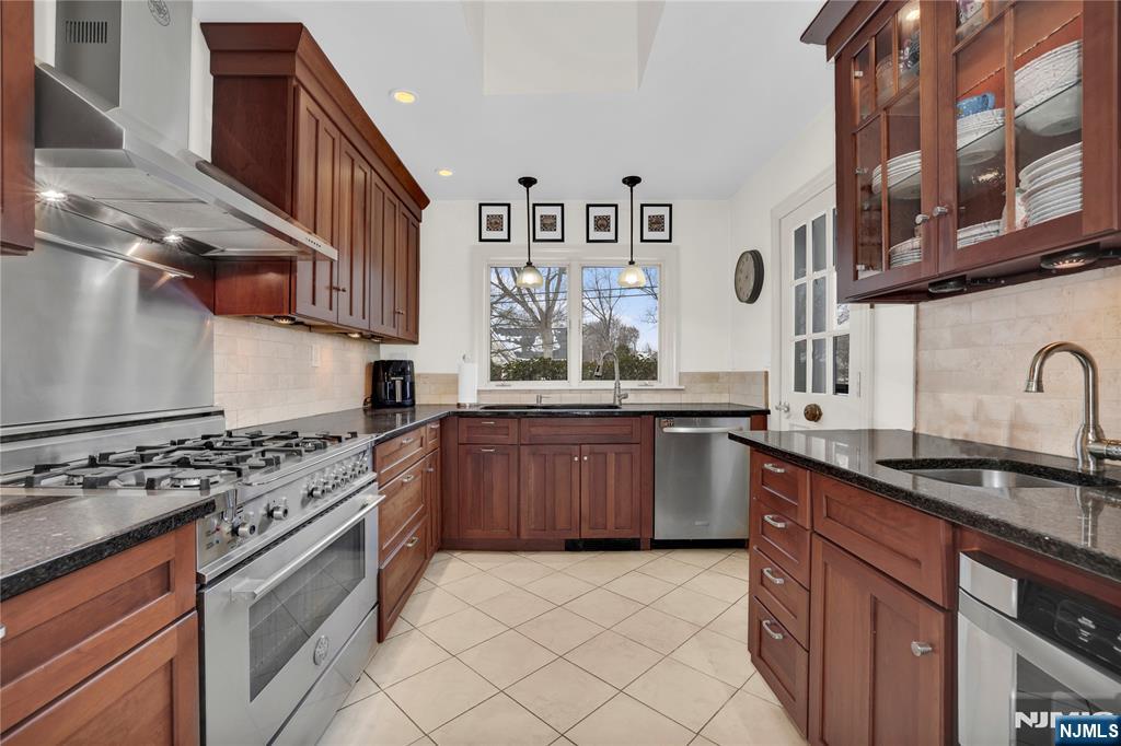 7 Dale Avenue Pompton Plains, NJ 07444 - Photo 5 of 30