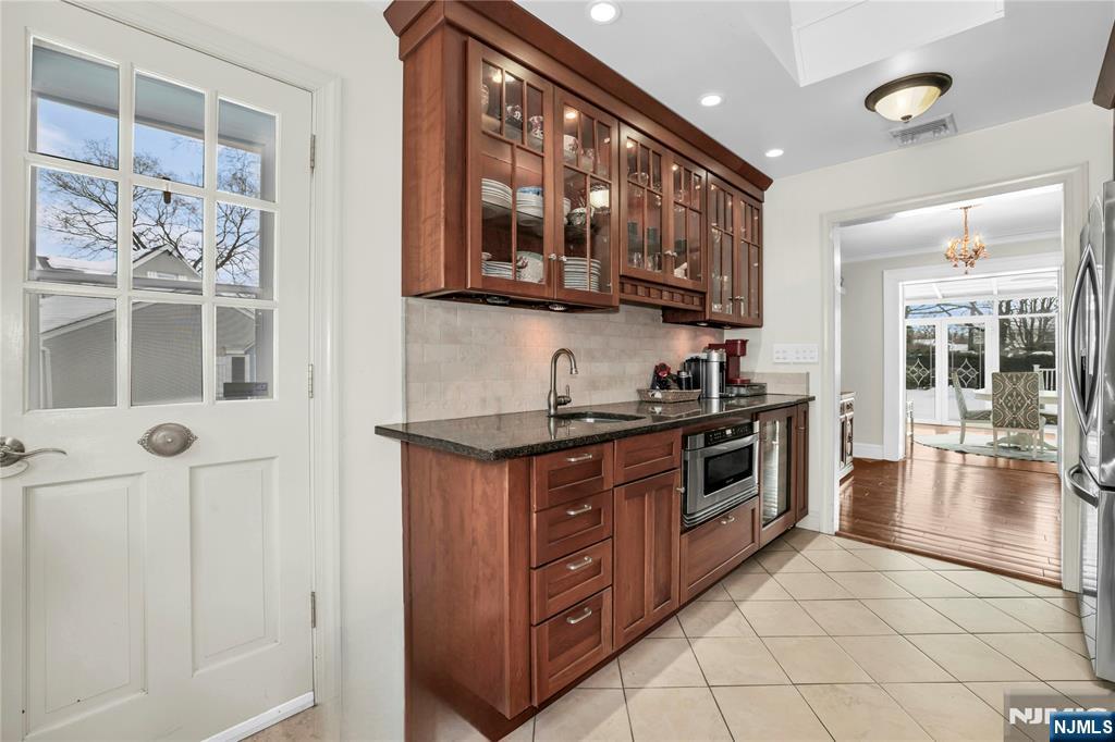 7 Dale Avenue Pompton Plains, NJ 07444 - Photo 10 of 30