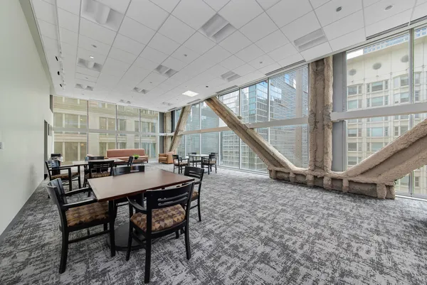 $3,750 | 8 East Randolph Street, Unit 2208, Chicago, IL 60601