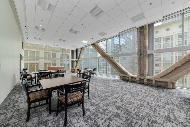 $3,750 | 8 East Randolph Street, Unit 2208, Chicago, IL 60601