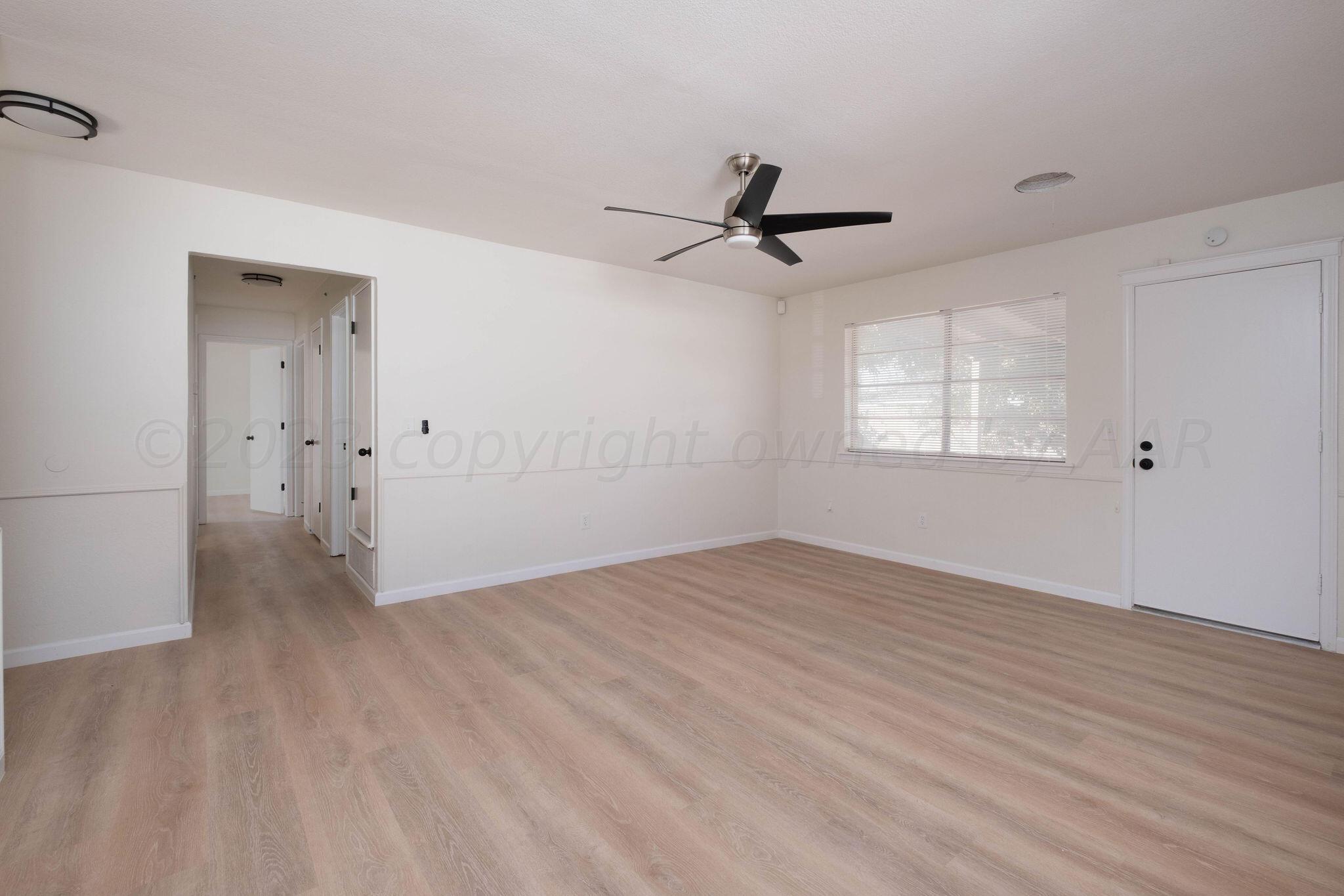 5312 Whitney Lane Amarillo, TX 79110 - Photo 6 of 32 Living Room 2