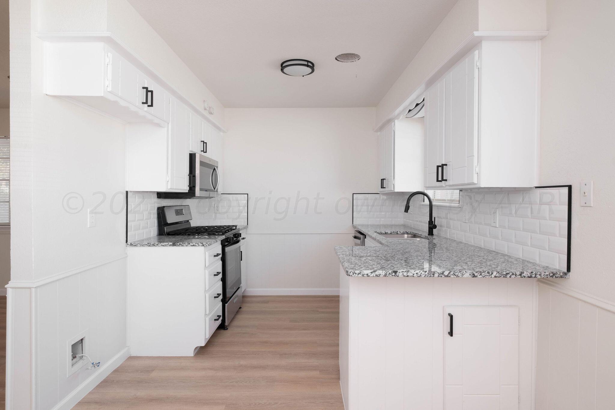 5312 Whitney Lane Amarillo, TX 79110 - Photo 8 of 32 Kitchen