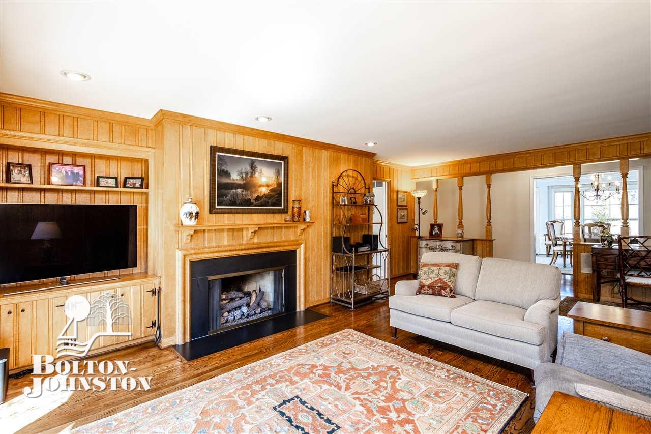 53 Stonehurst Road Grosse Pointe, MI 48236 - Photo 5 of 71 31374249-4.JPG
