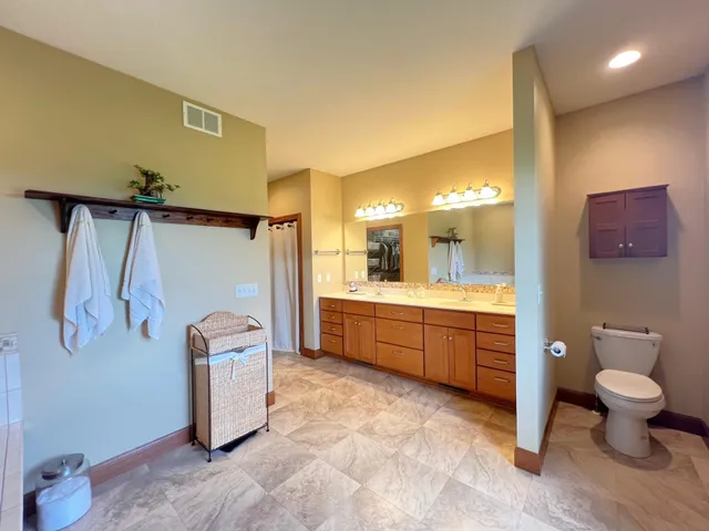 $747,000 | 17216 County Road 5 Northwest, New London, MN 56273