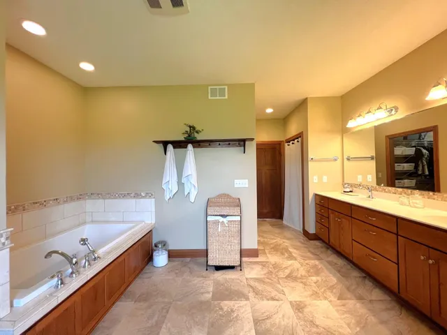 $747,000 | 17216 County Road 5 Northwest, New London, MN 56273