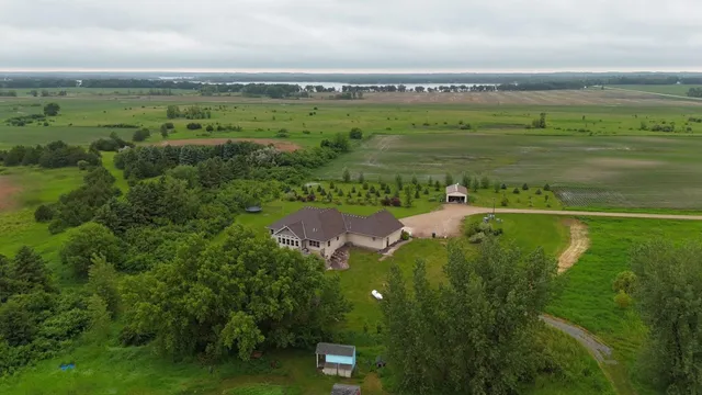 $747,000 | 17216 County Road 5 Northwest, New London, MN 56273