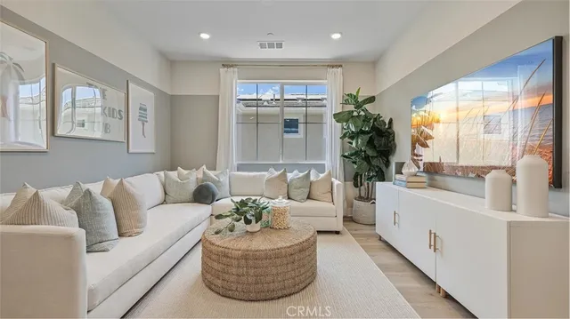 $749,990 | 27448 Shining Willow Lane, Newhall, CA 91381