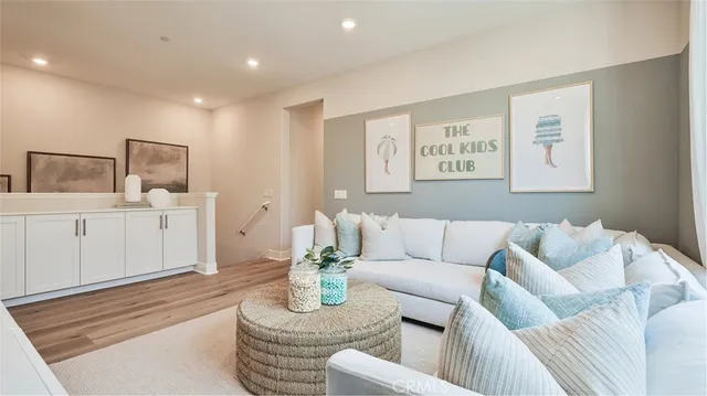 $749,990 | 27448 Shining Willow Lane, Newhall, CA 91381