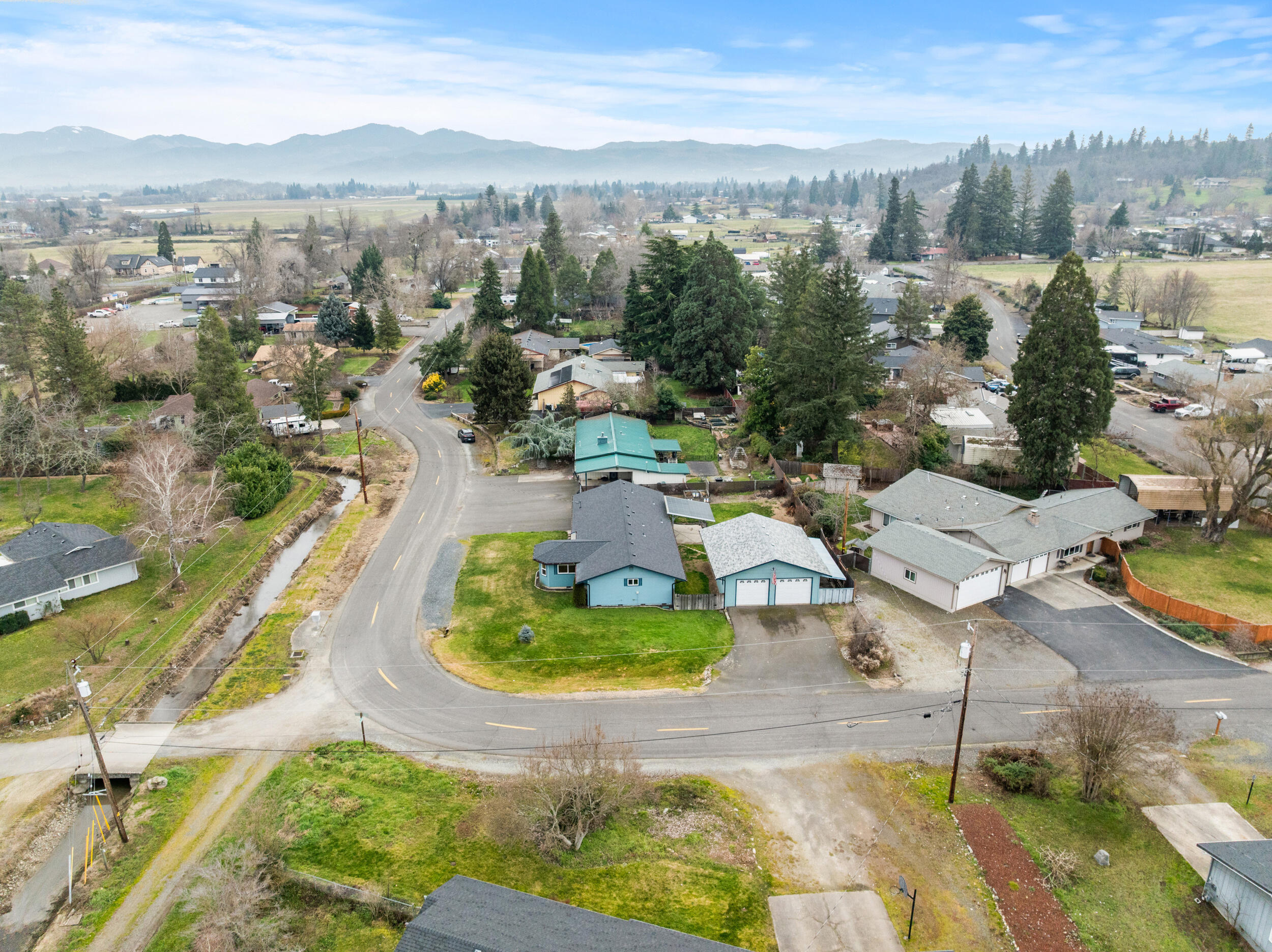 3371 Freeland Road Central Point, OR 97502 - Photo 29 of 38 3371-freeland-rd-dr-05