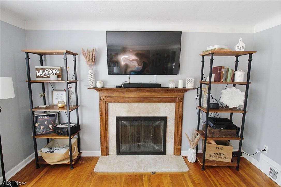 3837 Faversham Road Cleveland, OH 44118 - Photo 7 of 26 Working fireplace