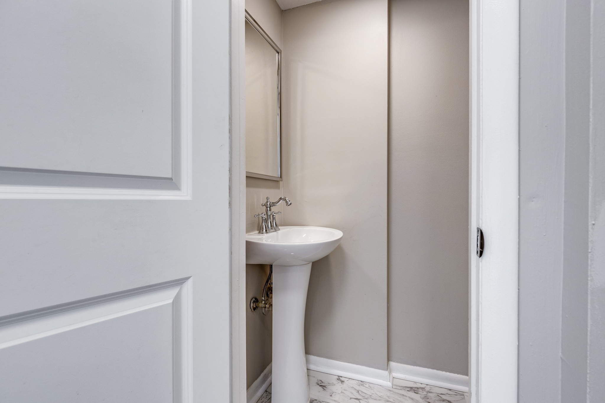 2004 Granville Road Franklin, TN 37064 - Photo 10 of 37 a bathroom with a sink a mirror and a toilet