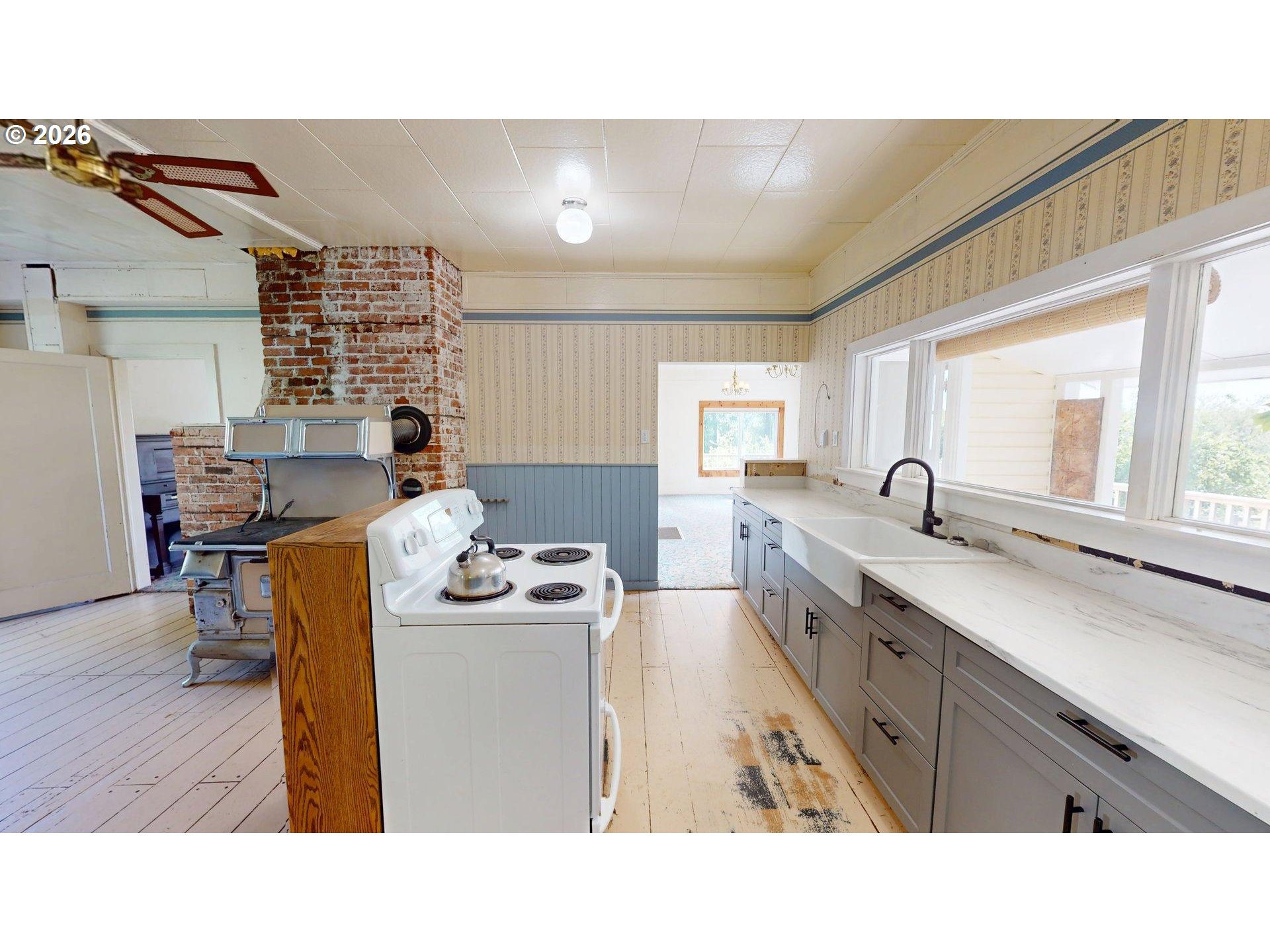 94665 North Bank Pistol River Road Gold Beach, OR 97444 - Photo 36 of 48 Kitchen