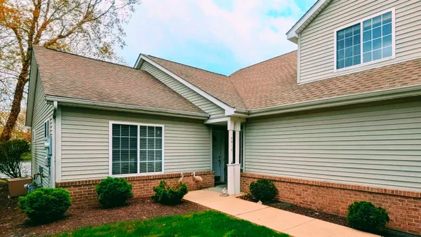 $325,000 | 2913 Lake Pointe Drive, Valparaiso, IN 46383