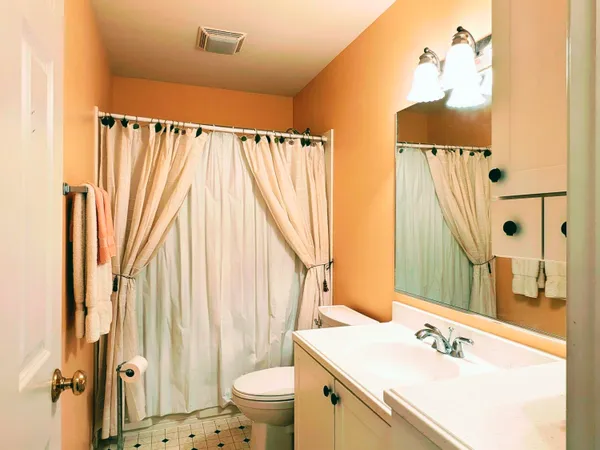 $325,000 | 2913 Lake Pointe Drive, Valparaiso, IN 46383