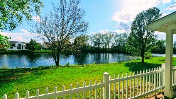 $325,000 | 2913 Lake Pointe Drive, Valparaiso, IN 46383