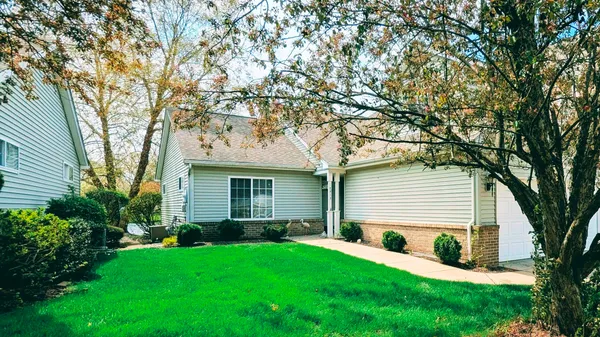 $325,000 | 2913 Lake Pointe Drive, Valparaiso, IN 46383