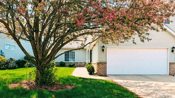 $325,000 | 2913 Lake Pointe Drive, Valparaiso, IN 46383