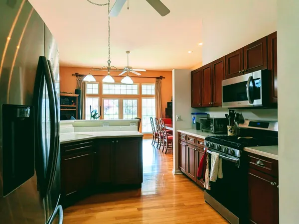 $325,000 | 2913 Lake Pointe Drive, Valparaiso, IN 46383