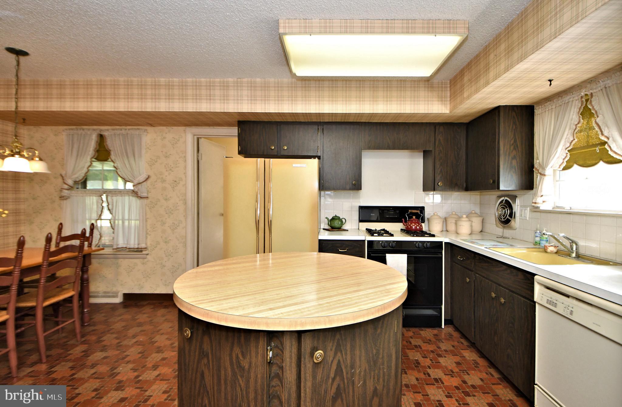 308 Paper Mill Road Oreland, PA 19075 - Photo 11 of 47 Kitchen with exit into garage