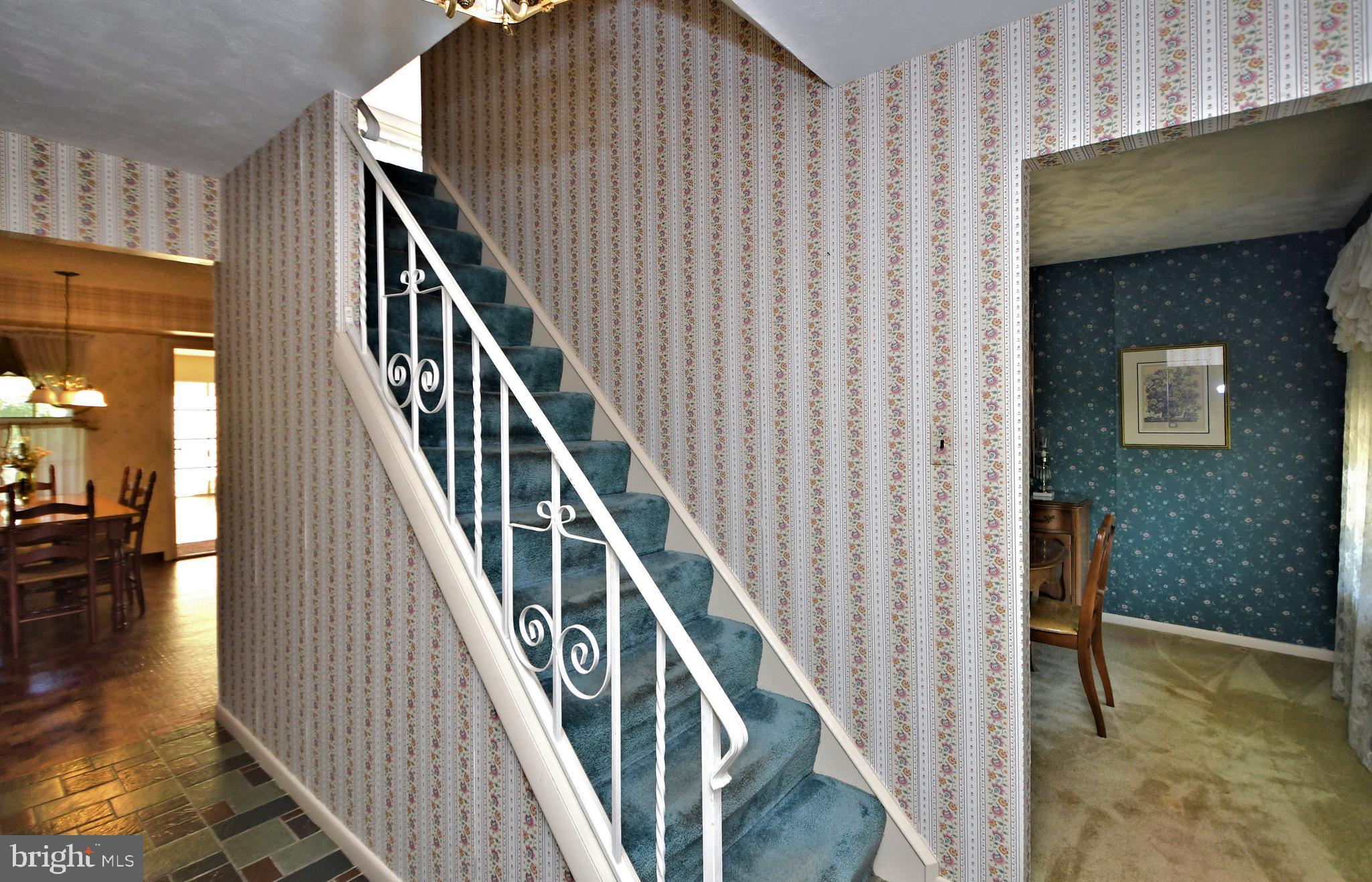 308 Paper Mill Road Oreland, PA 19075 - Photo 4 of 47 Foyer